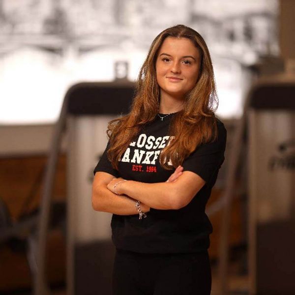 Aileen - Trainerin und Servicemitarbeiterin